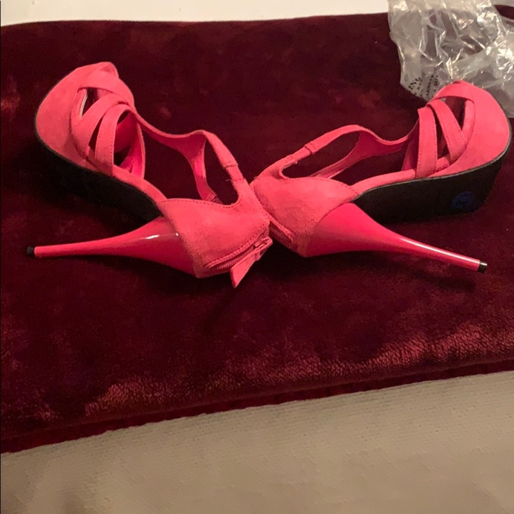 Heels - Picture 3 of 3